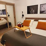 Number Nine Triangle D\'Or By Ib Signature - Chic 3-Bedroom Family Apartment In Sought-After Area, 24 X7 Security - Self Check-In - Parking - City View With Terrace - Walk To Cafes! City Centre