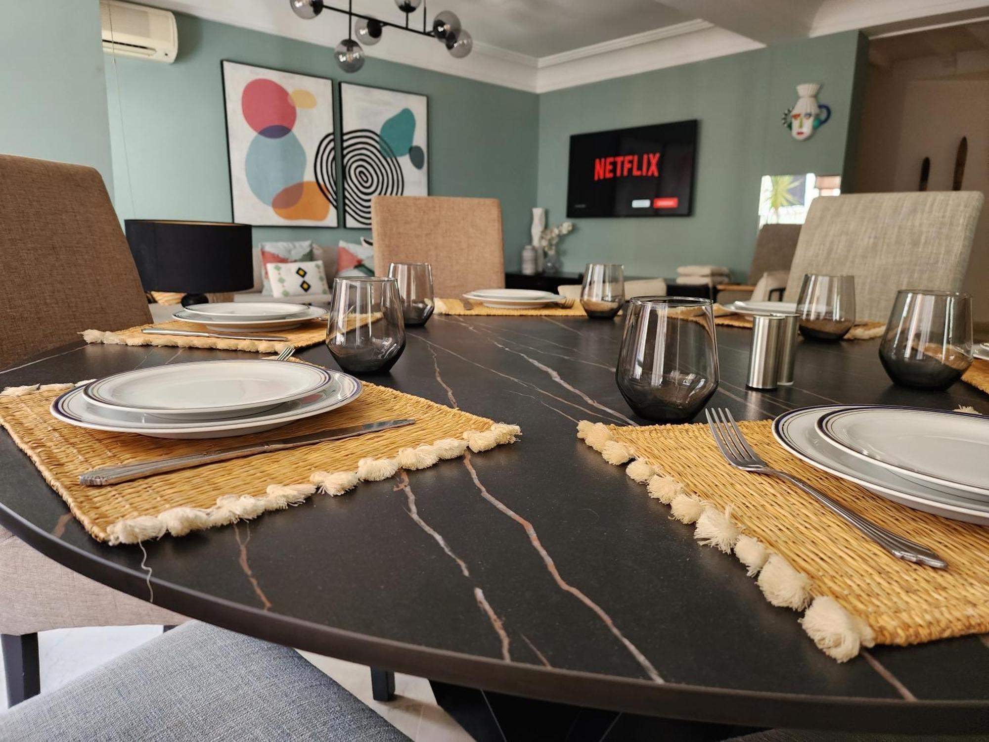 Apartment Number Nine Triangle D'or By Ib Signature - Chic 3-bedroom Family In Sought-after Area, 24 X7 Security - Self Check-in - Parking - View With Terrace - Walk To Cafes! Centre Casablanca